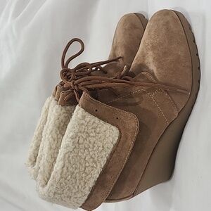 Nautica women's boots size 8.